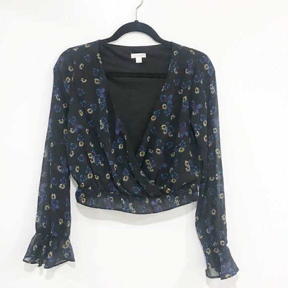 Xhilaration cropped blouse  - Picture 1 of 3